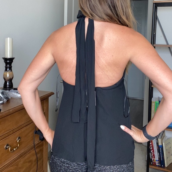 Black Key hole halter top - Picture 7 of 7